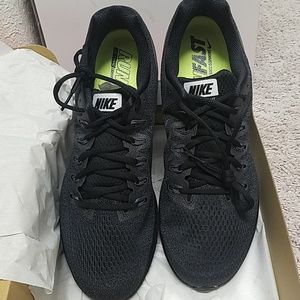 Mens Nike tennis shoes